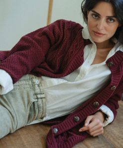 Cárdigan trenzado con botones cereza